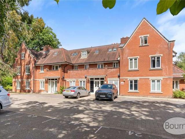 Flat for sale in Woking, Surrey