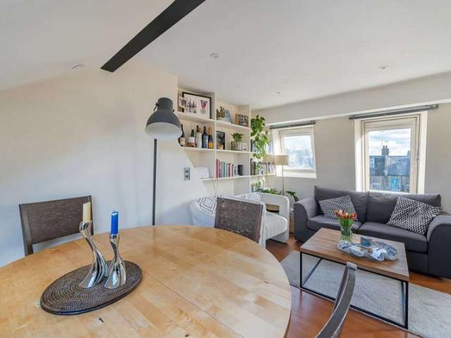 Flat for sale in Fulham, West Kensington