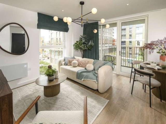 Flat for sale in Birch Green, Lower Halliford