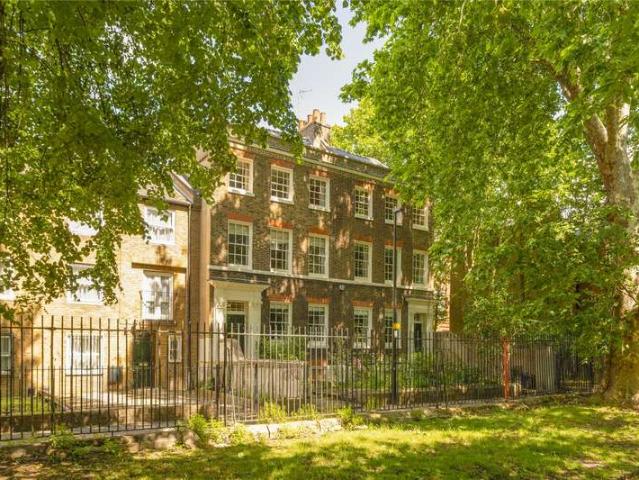 Flat for sale in Stepney, Greater London