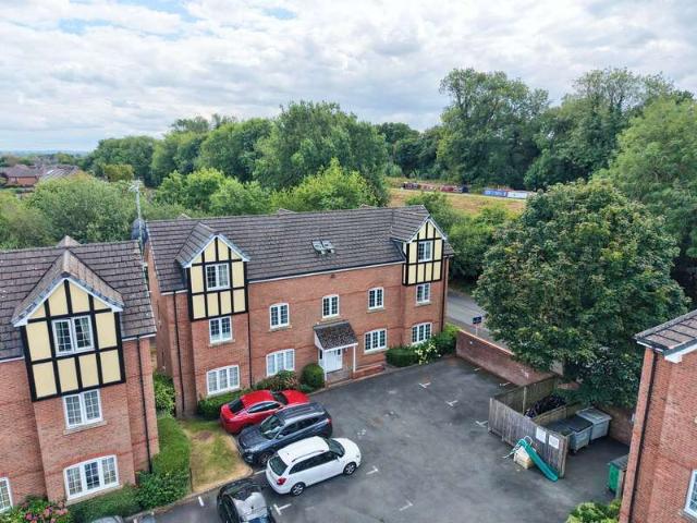 Flat for sale in Kingsbourne, Nantwich