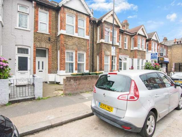 Flat for sale in Little Ilford, Greater London