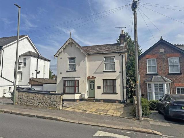 Flat for sale in Red Hill, Surrey