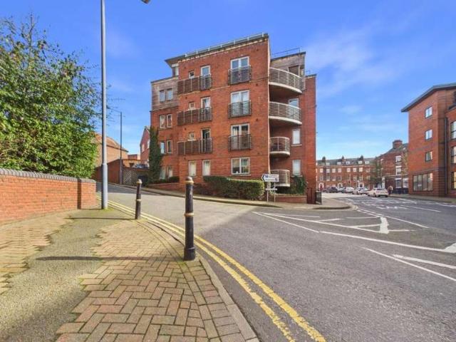 Flat for sale in St Clements, Worcestershire