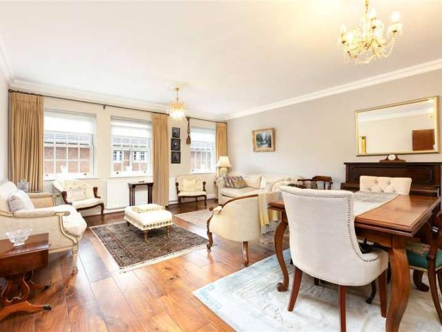 Flat for sale in Southfields, Greater London