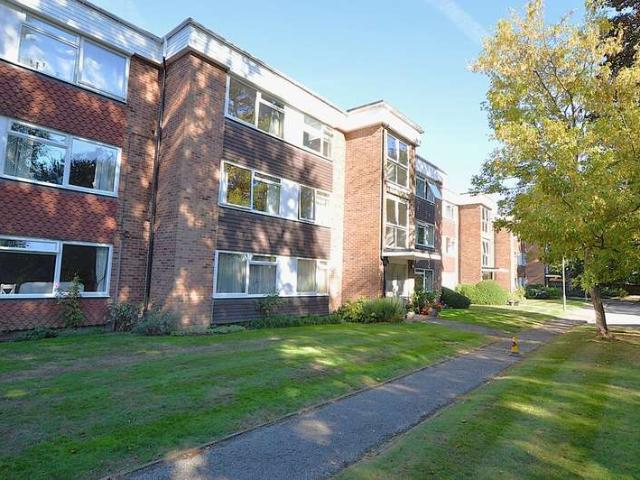 Flat for sale in Reigate, Reigate and Banstead