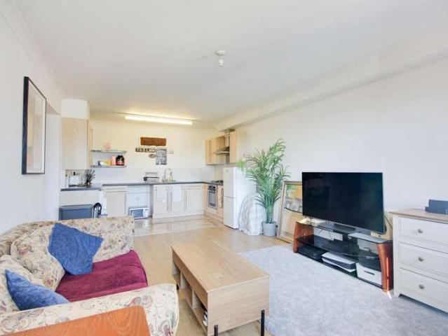 Flat for sale in Wotton Pitch, Gloucester