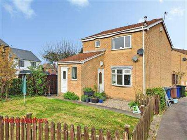 Flat for sale in Mapplewell, South Yorkshire