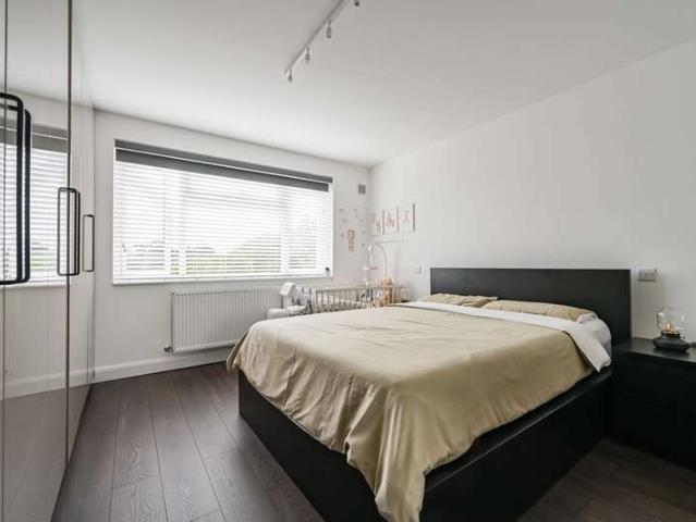 Flat for sale in Wood Green, London Borough of Haringey