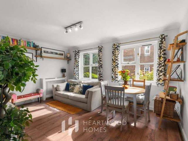 Flat for sale in St Albans, Five Acres