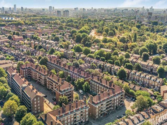 Flat for sale in South Hackney, Greater London