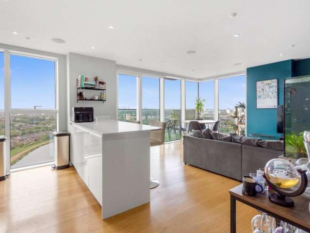 Flat for sale in Woodberry Down, Greater London