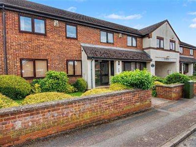 Flat for sale in Northampton, Northamptonshire