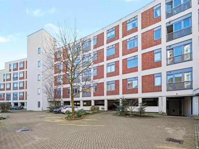 Flat for sale in Crouch End, Greater London