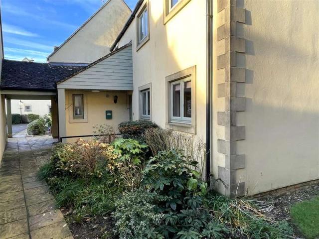Flat for sale in Fossebridge, Gloucestershire