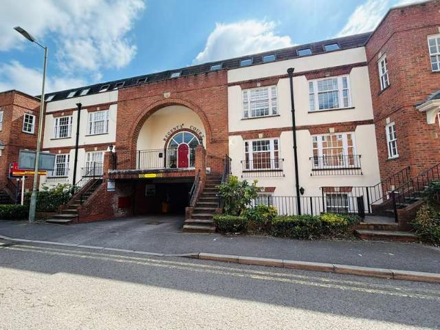 Flat for sale in Enborne, West Berkshire