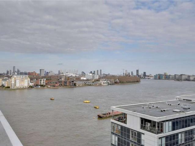 Flat for sale in Greenwich Town Centre, Greater London