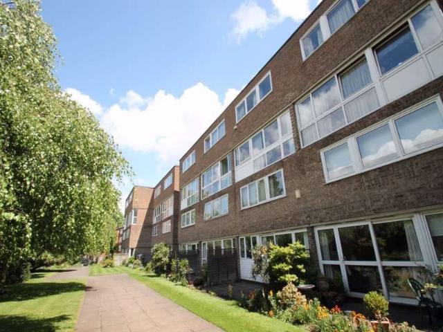 Flat for sale in South Woodford, South Woodford