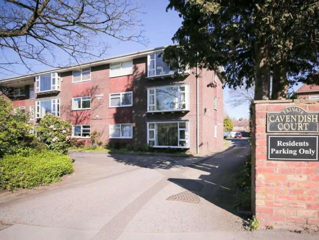 Flat for sale in Cheadle, Greater Manchester