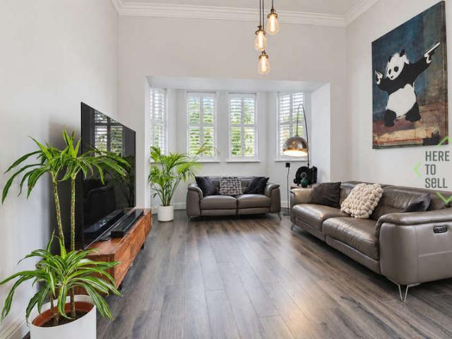Flat for sale in Oakwood, Greater London