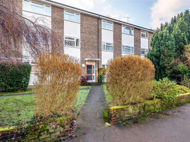 Flat for sale in Royal Borough of Kingston upon Thames, Greater London