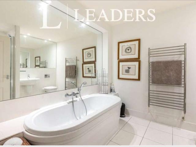 Flat for sale in Sevenoaks, The Butts