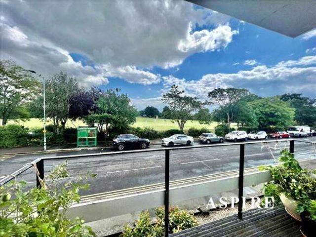 Flat for sale in Leigh-on-sea, Westcliff-on-Sea