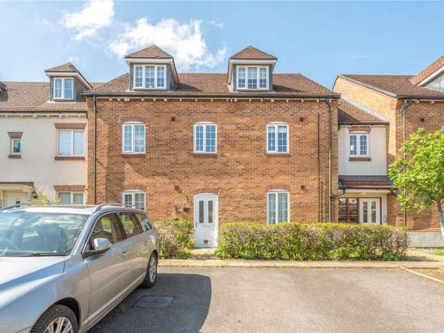 Flat for sale in Haddenham, Buckinghamshire