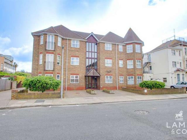 Flat for sale in Dale Hill, Essex
