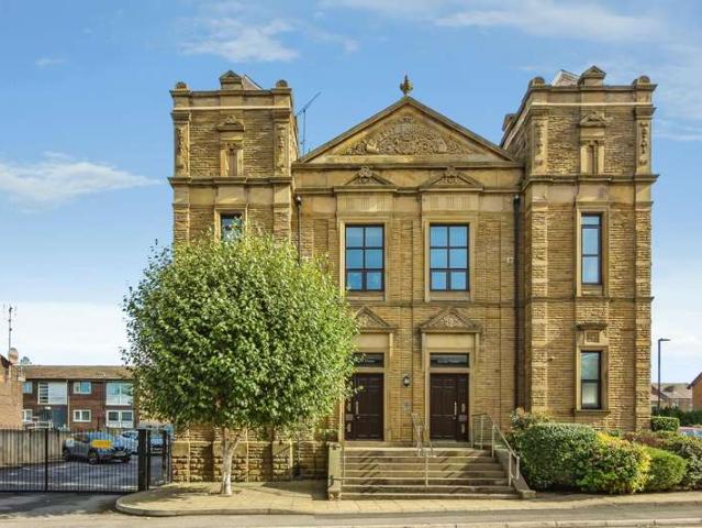 Flat for sale in Daisy Hill, Leeds