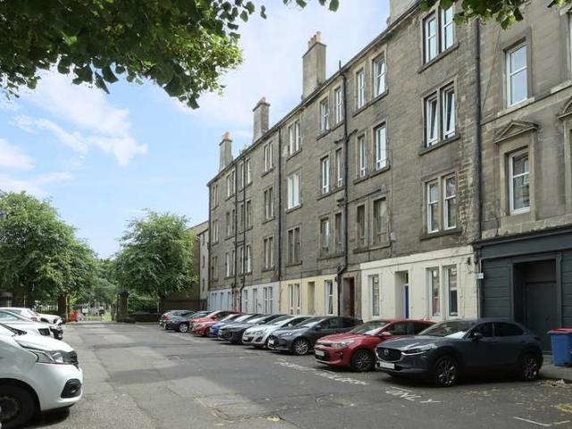 Flat for sale in Hillside, Leith