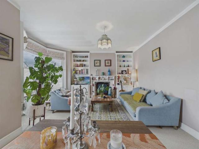 Flat for sale in Harlesden, Greater London