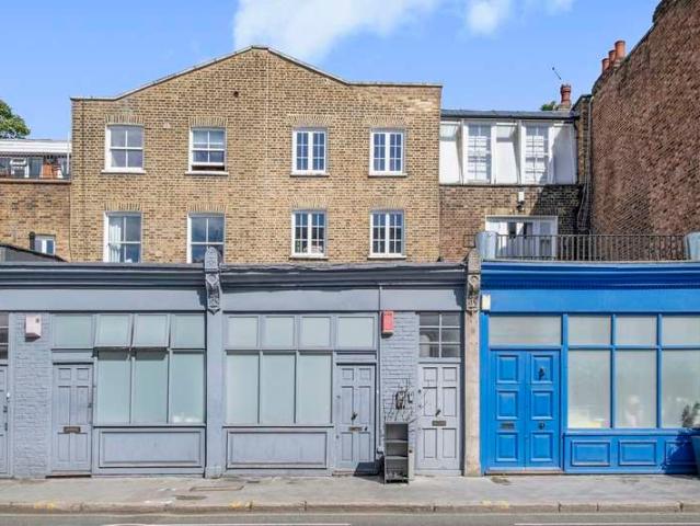 Flat for sale in Highbury, Greater London