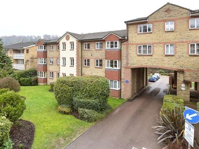 Flat for sale in Hillview, Surrey