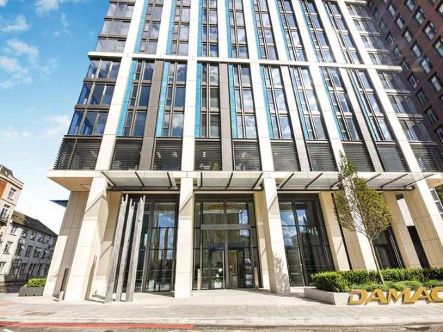 Flat for sale in Vauxhall, Greater London