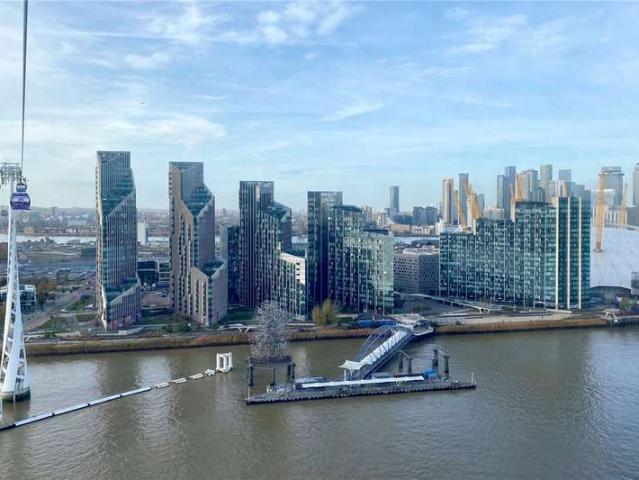 Flat for sale in Greenwich Peninsula, Greater London