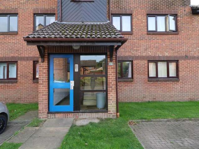Flat for rent in Broadwater Down, Sandown Park