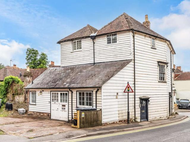 Flat for sale in The Butts, Kent