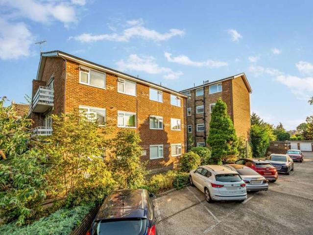 Flat for sale in London Borough of Ealing, Hanwell