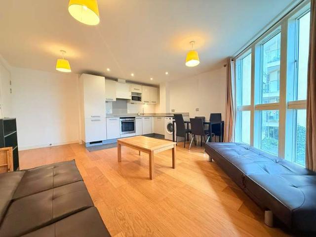 Flat for sale in Rotherhithe, Greater London