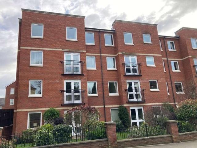 Flat for sale in Wotton, Gloucester