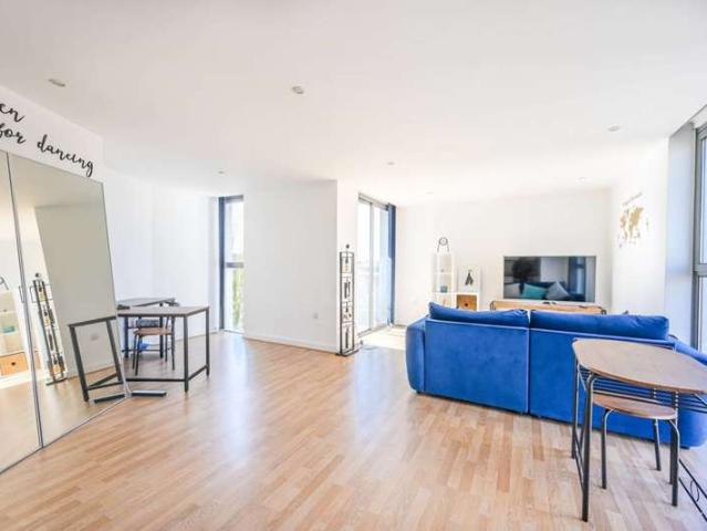 Flat for sale in Isle Of Dogs, Cubitt Town