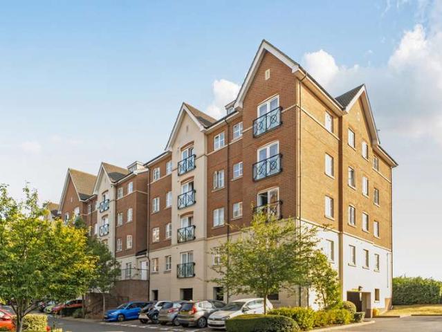 Flat for sale in Walton, Aylesbury