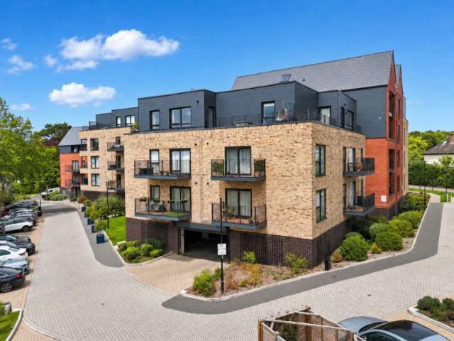 Flat for sale in Navestock Side, Essex