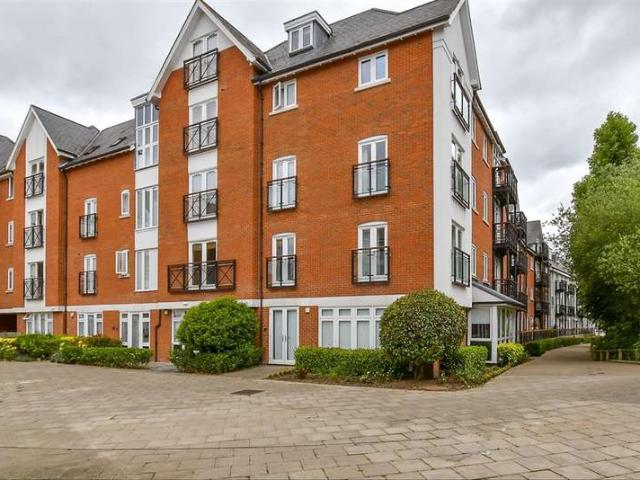 Flat for sale in St. Mildred's, The Bridge