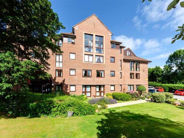 Flat for sale in Colwyn Bay, Wales