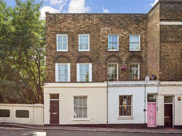 Maisonette for sale in Islington, Greater London