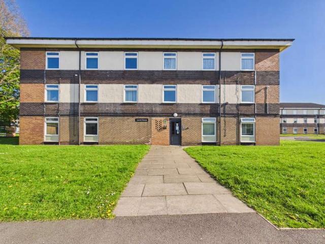 Flat for sale in Glasshoughton, Castleford