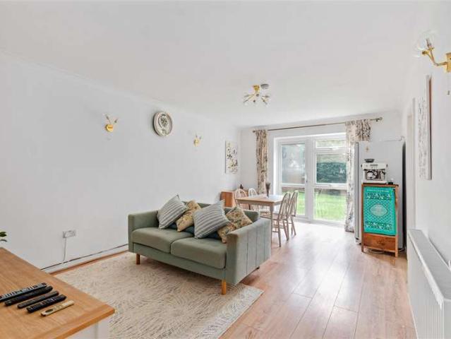 Flat for sale in London Borough of Merton, Merton Park