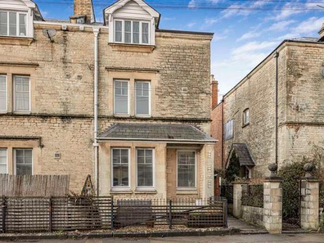 Flat for sale in Chesterton, Fossebridge